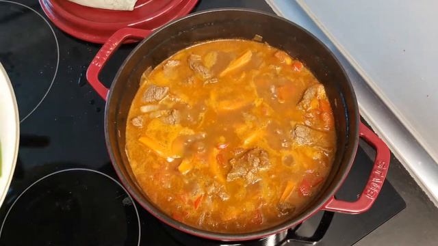 Как приготовить вкуснейший гуляш. Венгерский. Просто, быстро ,вкусно. смотреть онлайн