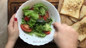 Салат-трансформер с соусом песто и моцареллой