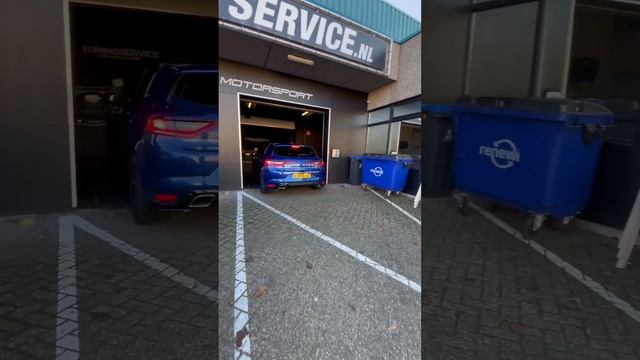 Renault Megane GT! Deze auto's zien we niet veel. Een concurrent van de Golf 7 GTI? смотреть онлайн