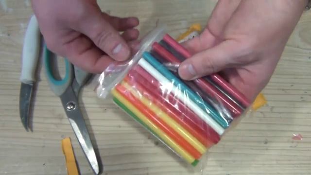 Клей палочки для пистолета цветной термоклей !!!для склеивания  пластика, стекла, металла и.тд!!!