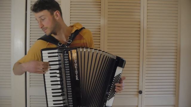 Piano Man - Billy Joel - Performed on accordion смотреть онлайн
