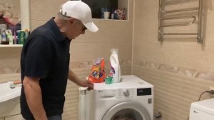 Как включить стиральную машину и запустить стирку?