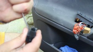 Volkswagen polo 2001 model sağ cam açma kapama butonu