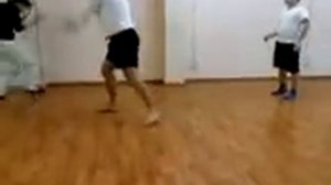 Бил детей палкой 2