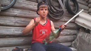 Сделал классную пушку из бутылки.