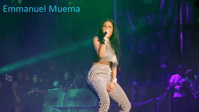 Nicki Minaj Flashes Her Body