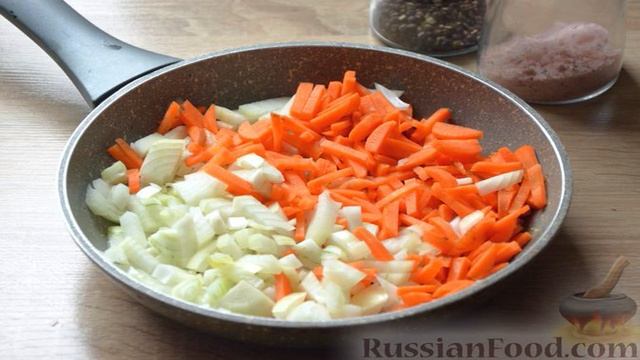 Томатный суп с охотничьими колбасками и фасолью