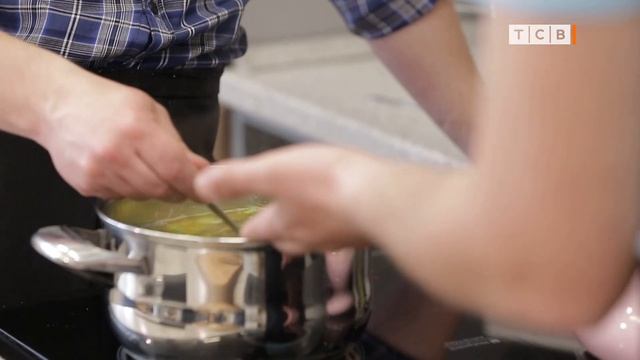 Зелёный борщ с тушёнкой смотреть онлайн