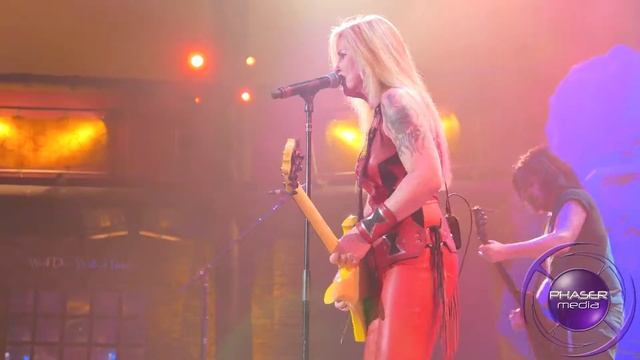 Lita Ford - The Bitch Is Back - Mohegan Sun, 11/27/15 - 03 of 16 смотреть онлайн