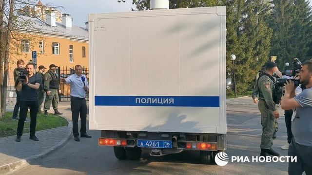 Обвиняемый в нападении на школу в Казани доставлен в суд