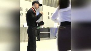 Анатолий Воркутинский просит девушку закинуть на общее. Антон Теляков