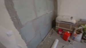 107. Делаем ремонт. Штукатурим стену из пеноблока в санузле своими руками. Переделка ремонта от ПИК