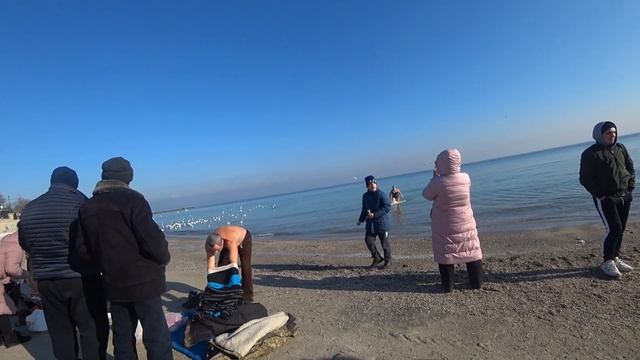 КРЕЩЕНИЕ 2021 ОДЕССА // КУПАНИЯ В ПРАЗДНИК В МИНУС 18 !!! 16 СТАНЦИЯ БОЛЬШОГО ФОНТАНА // 19.01.2021 смотреть онлайн