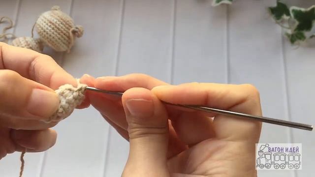 #StayHome and crochet #withme Вязаный медведь с нуля. Вяжем верхние лапы. Все этапы - под видео