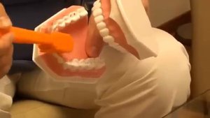 Как правильно чистить зубы. Видеоурок №2