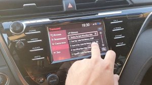 Видео в движении Toyota Camry 70. Форматы и разрешения для просмотра видео на штатной голове. #camr