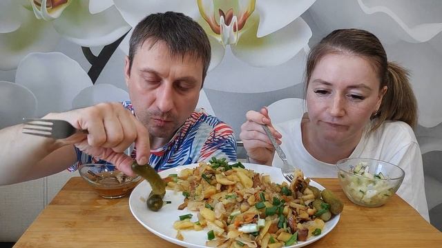 МУКБАНГ ЖАРЕННАЯ КАРТОШКА с квашеной капустой  #friedpotato #mukbang #мукбанг