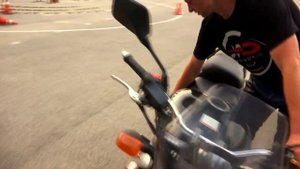 Как быстро развернуть мотоцикл на подножке? Полезные советы мотоциклистам