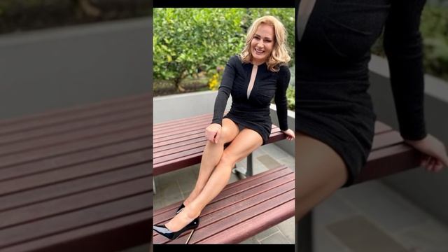 Attractive Older Women 43 - natural white dress смотреть онлайн