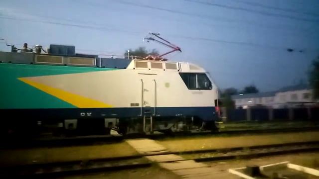 Грузовой Электровоз KZ8A-0053 на станций Алматы-1 жд вокзал Хроника-КТЖ.