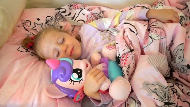 تلعب Nastya مع الألعاب والأغاني المفضلة للأطفال التحويل البرمجي смотреть онлайн