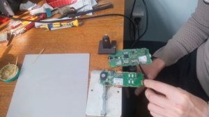 Как заменить сим-лоток в смартфоне?