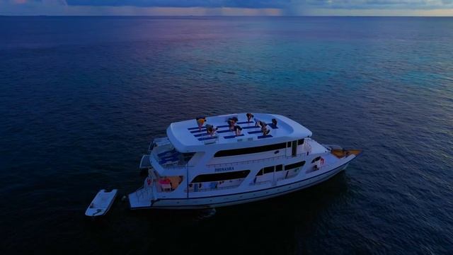 Maldives Yoga Retreat on a Liveaboard Boat - 2022 & 2023! смотреть онлайн