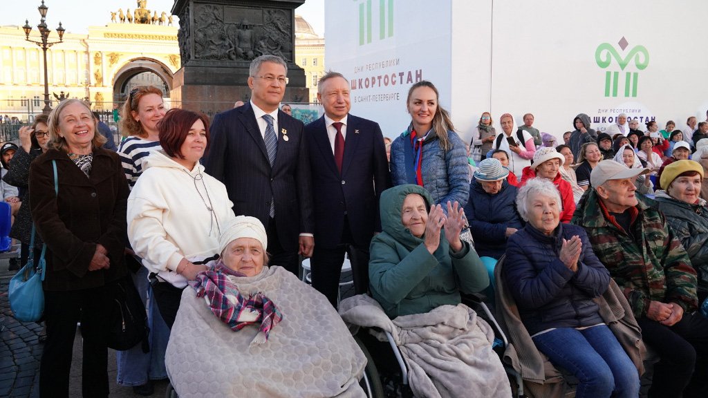 Дни Башкортостана в Санкт-Петербурге. Дворцовая площадь. Показ мод, август 2023 г.