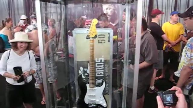 Guitars display 2- Blackie Strat смотреть онлайн