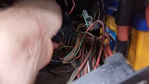 Mercedes vito w638  ОМ611 CDI 2.2L Не заводится, глючат мозги..mp4