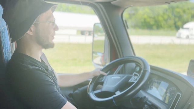 Почему я ушел в минус 500$ за неделю работая на траке в США? смотреть онлайн