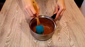 Шоколадные подтёки. Очень вкусные. Всегда получаются. Подходят для нанесения на все виды крема.