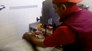 Говяжья лопатка. Распил на ленточной пиле