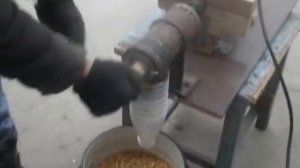 Лущилка для кукурузы своими руками из старой дрели.