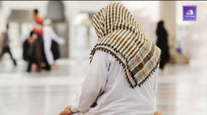 Нужно ли прерывать намаз, если кому то рядом стало плохо?