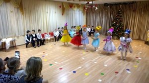 Новогодний танец конфет