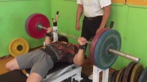 жим 110 на 22 раза при весе 83 кг(480p).mp4