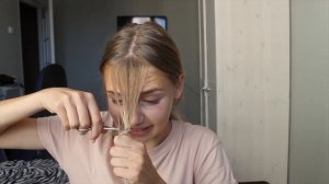 Обрезала волосы??Как я обрезала челку?//How I cut my bang?