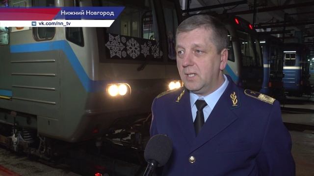 Несколько поездов нижегородского метро украсили к Новому году