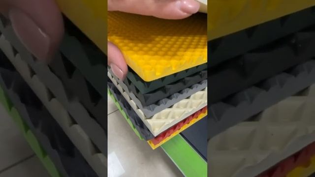 Универсальный коврик с ячейками, которые позволяют удерживать грязь и влагу на коврике✨ смотреть онлайн