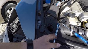 Как заменить бачок антифриза на Porsche Cayenne S 4.8 V8
