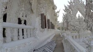 Белый храм Wat Rong Khun в Чианг Рай