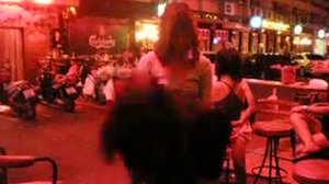 тайки отжигают сои6 паттайя (thai girls soi 6 Pattaya)