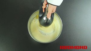 Бисквит лимонный в мультиварке REDMOND RMC-M4504