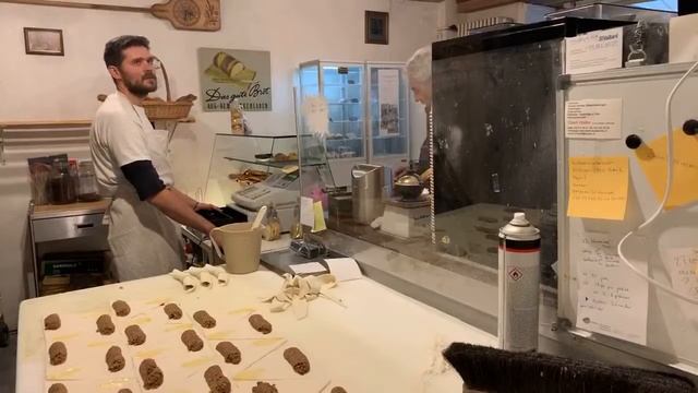 Швейцария. Жизнь в Швейцарии . Работа в булочной.