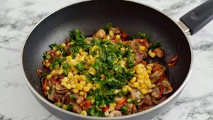 Теплый салат с шампиньонами