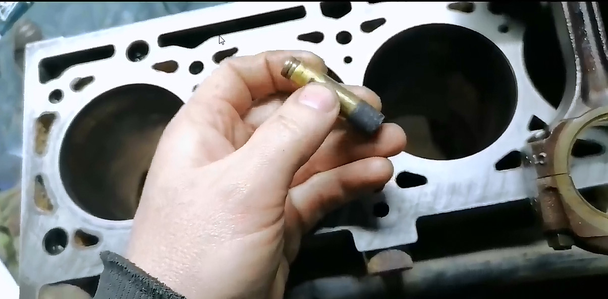 1 Часть Как Дмитрий Доработал Двигатель Рено К7М смотреть онлайн