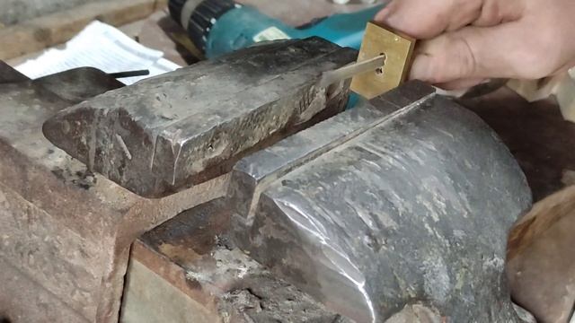 Нож из обоймы подшипника с красивой рукоятью