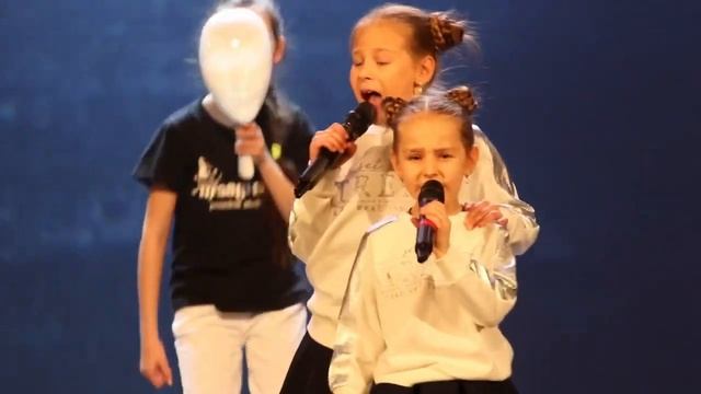 Нас не догонят. Колесникова Каролина и Колесникова Марика. Арт-Студия «Праздник». смотреть онлайн