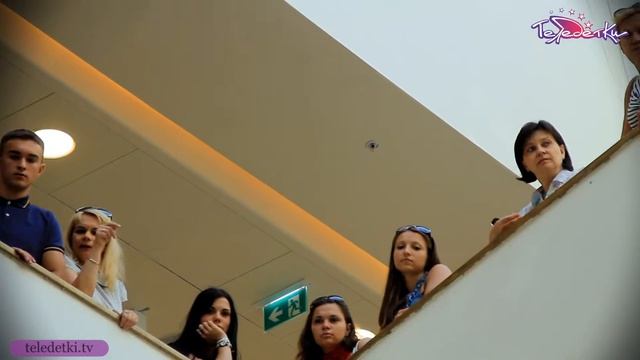 Как гигантские божьи коровки в Галере повисли смотреть онлайн